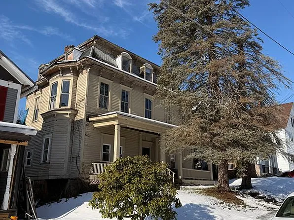 28 Pearl Ave, Oil City, PA 16301