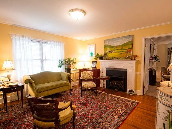 5th image of 713 Lafayette St