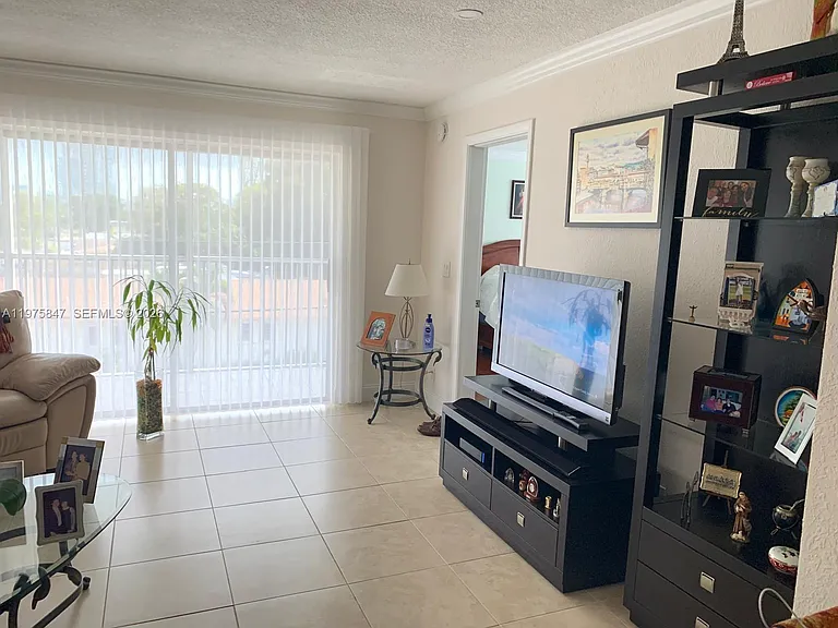 329 SE 3rd St #305S — Photo 7