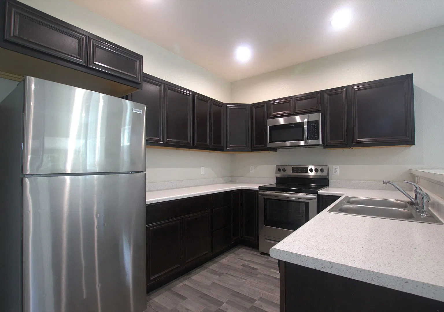 1601 Kimbark St — Photo 1