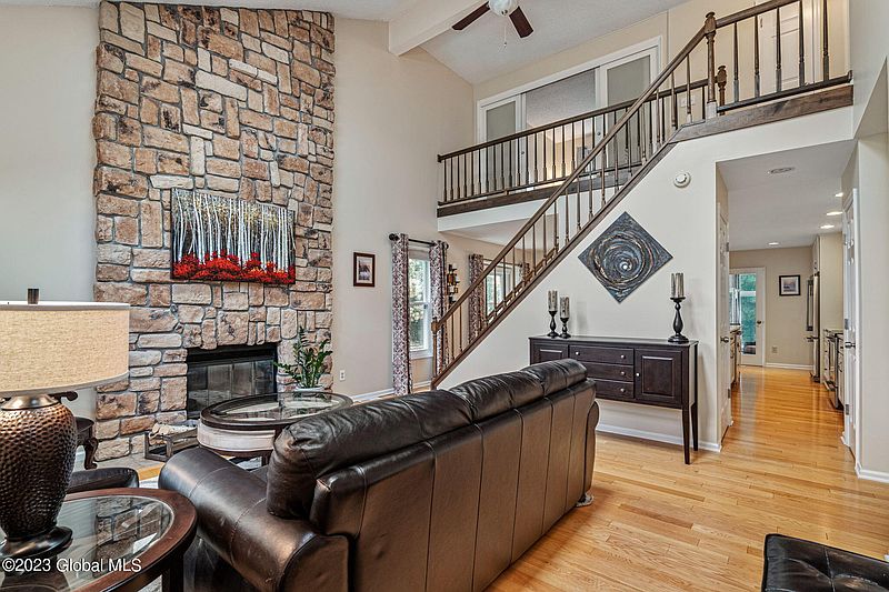4th image of 205 Walnut Lane