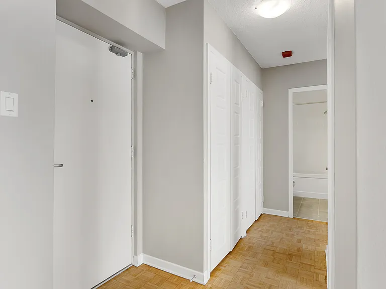 810 Canterbury Ave — Photo 26