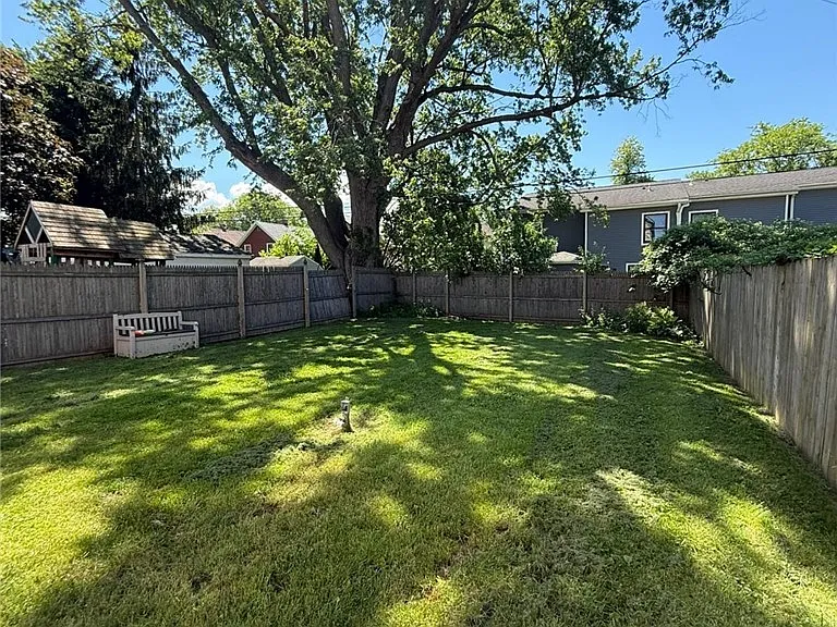21 Amber St #UPPER — Photo 18