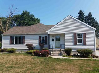 1809 Nebobish Ave, Essexville, MI