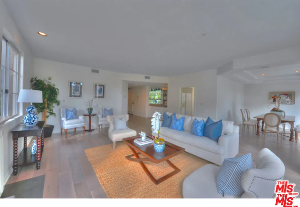 1182 Wellesley Ave — Photo 2
