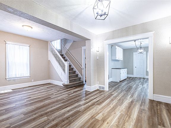 4th image of 43 Sawyer St