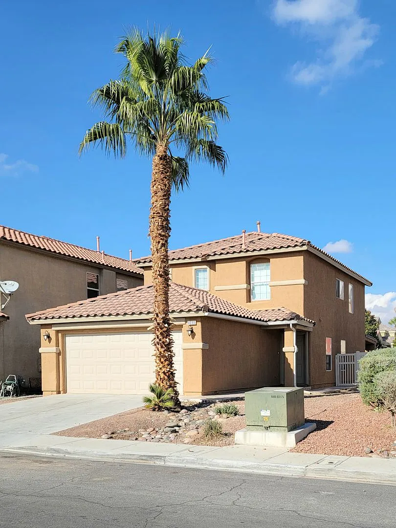 Spacious 3-Bedroom Home with Open Floorplan & Backyard — Photo 1