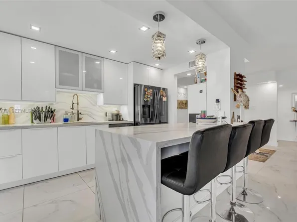 18071 Biscayne Blvd APT 901, Aventura, FL 33160