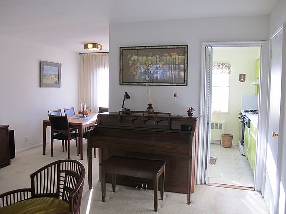 4th image of 15-84 Bell Blvd #1