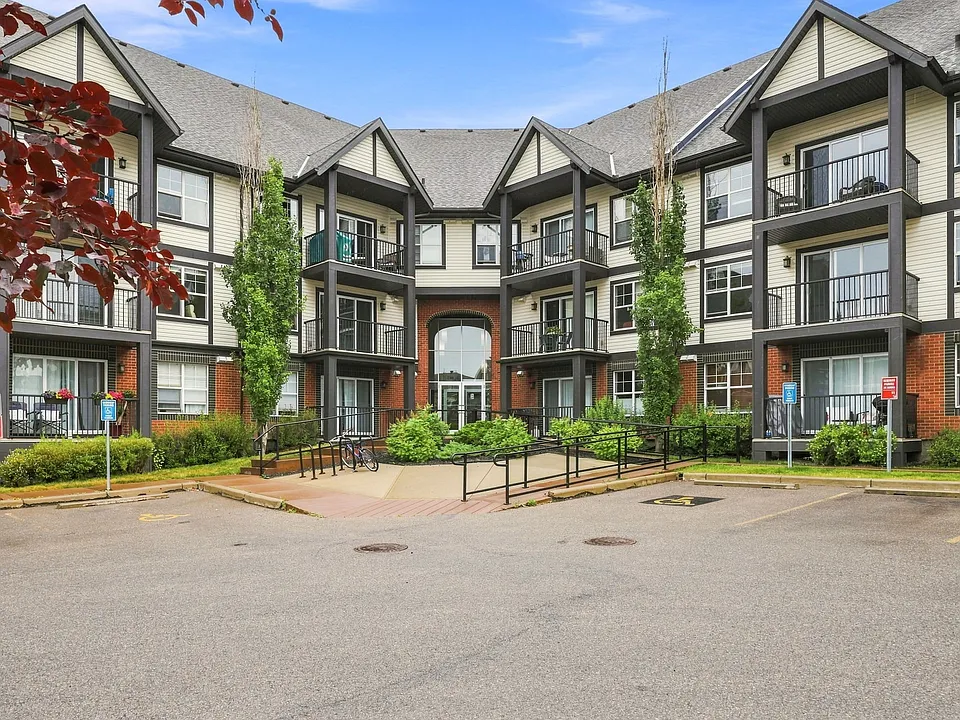 250 New Brighton Vlg SE #209