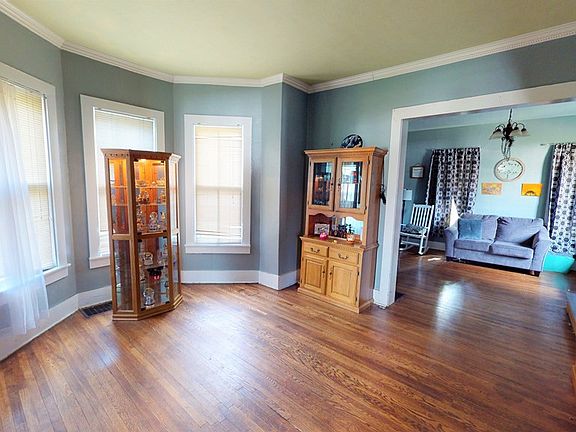 5th image of 272 Orange St