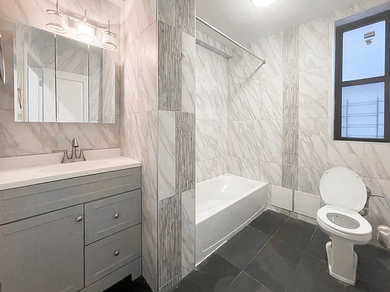 377 Montgomery St #D8 — Photo 8