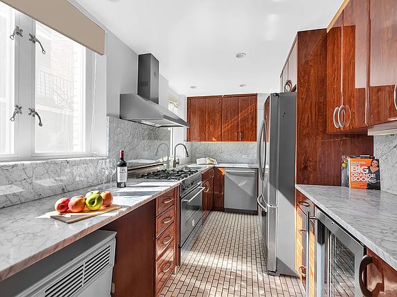 2nd image of 30 Beekman Pl #6D
