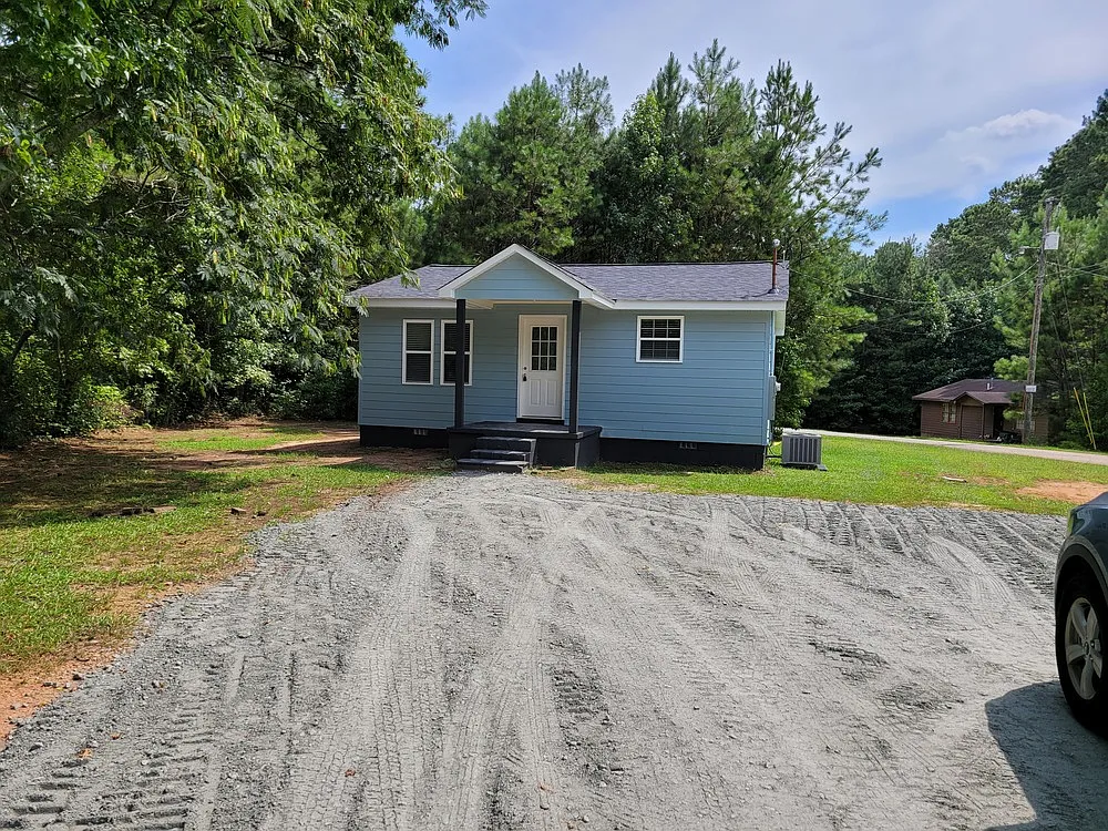 484 Country Club Rd — Photo 2