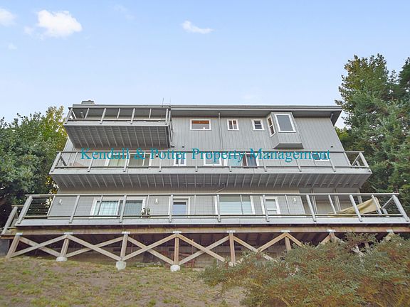 3rd image of 544 Cuesta Dr