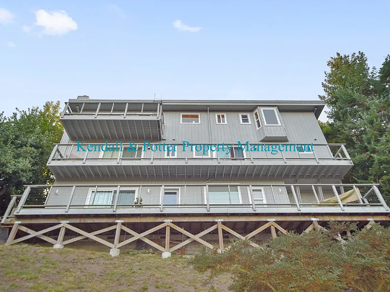 544 Cuesta Dr — Photo 3