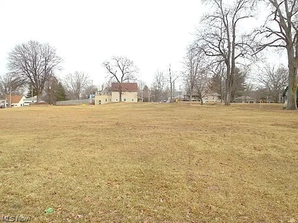 Cambridge Rd, Coshocton, OH 43812