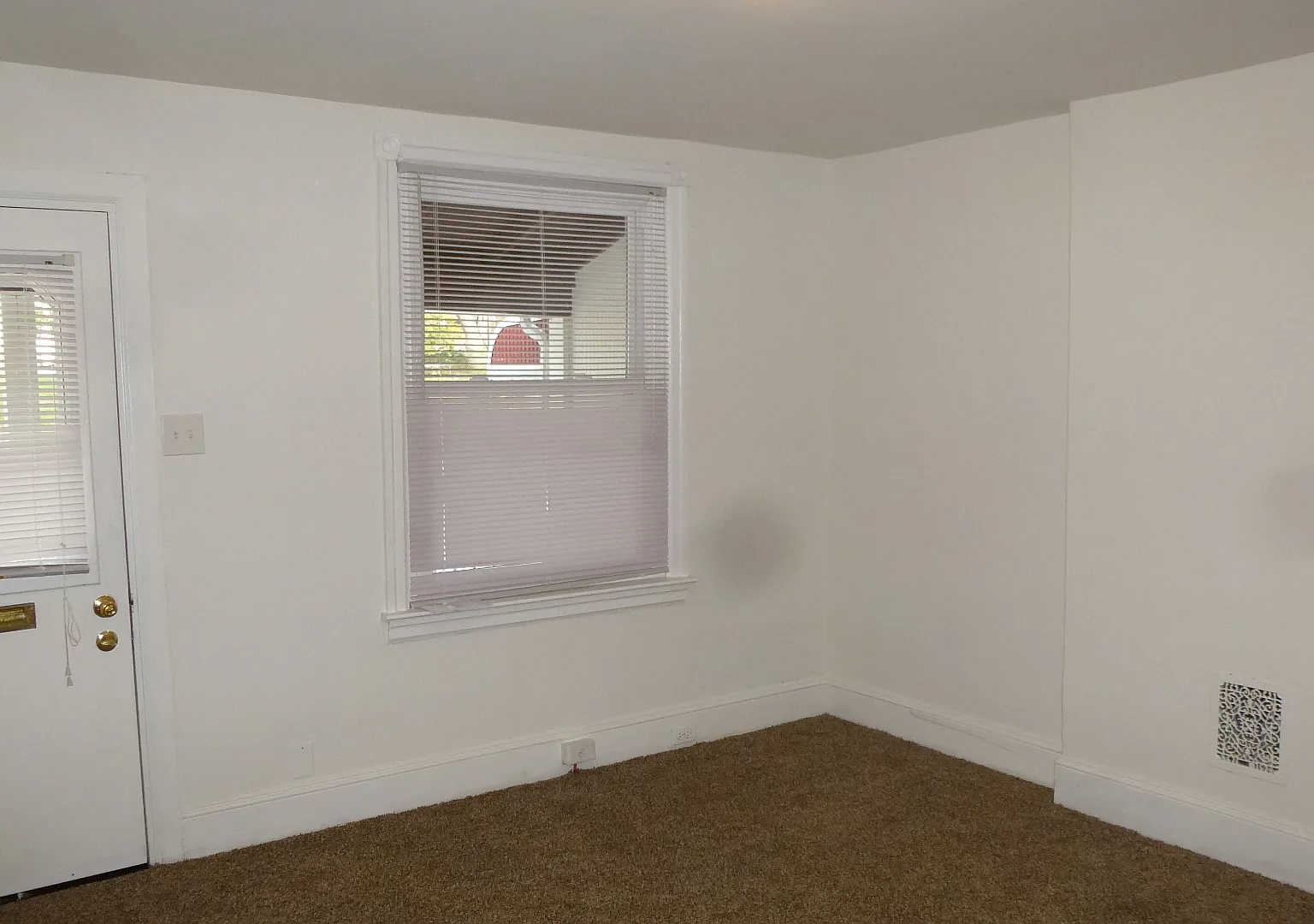 3 bed, 1008 sqft, $1,950 — Photo 2