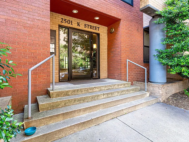 2501 K St NW #1B — Photo 42