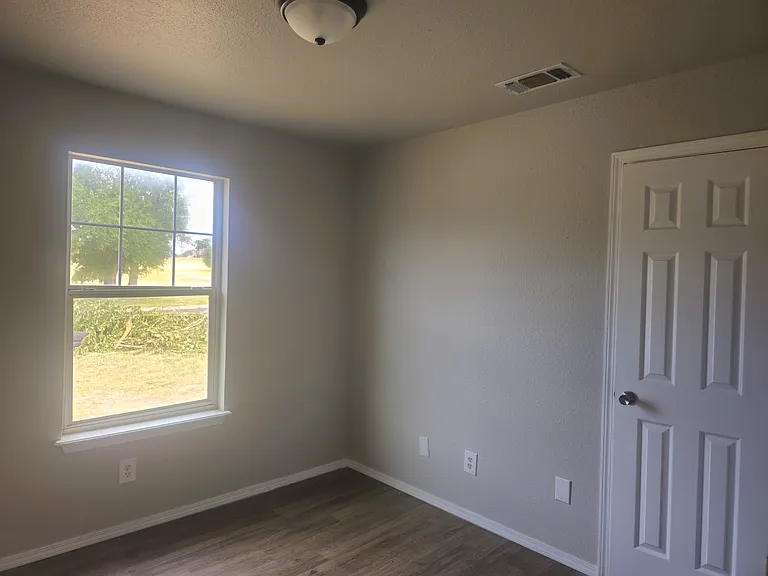 2821 Oak Dr — Photo 5
