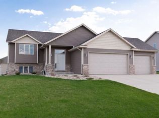 1685 Gray Fox Dr NE, Owatonna, MN 55060