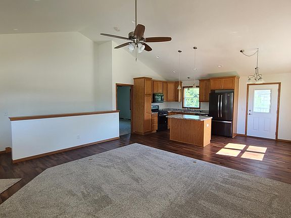 3rd image of 3912 Creekside Dr