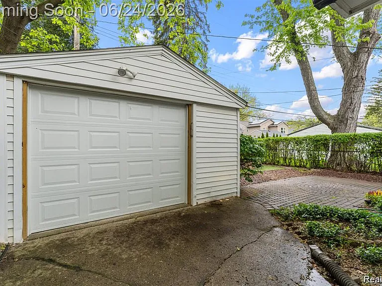 323 N Campbell Rd — Photo 21