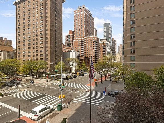 4th image of 400 E 70th St #304/5