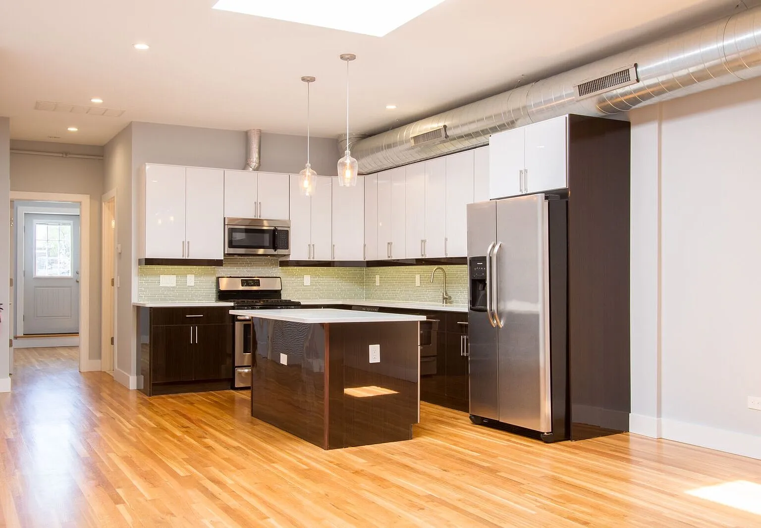 2 bed, 1250 sqft, $3,950 — Photo 1
