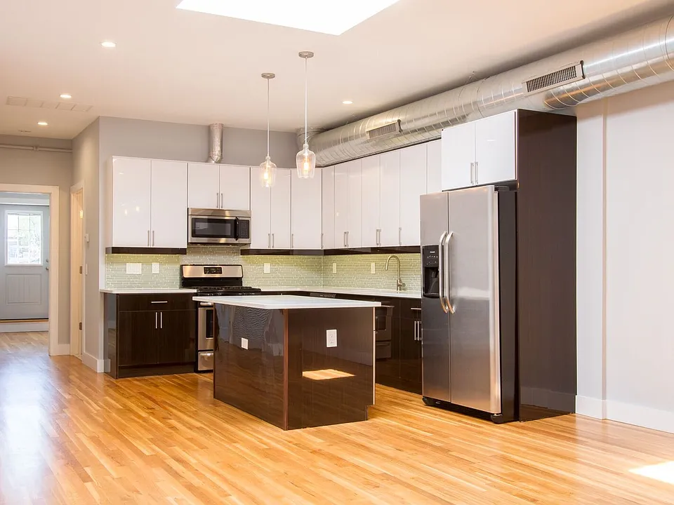 25 W Front St #2R