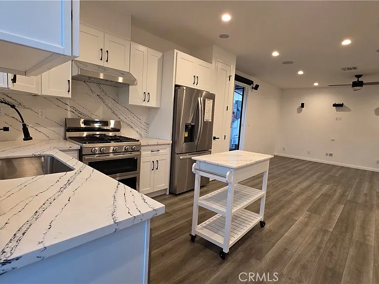 18222 Chatsworth St — Photo 23
