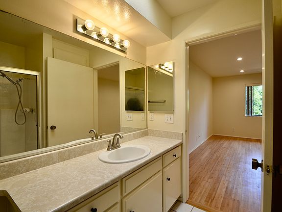 5th image of 1505 Barry Ave #215