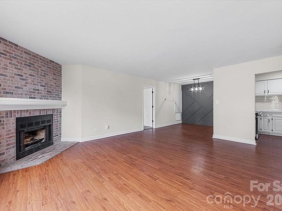 5th image of 1612 Sharon Rd W APT 70