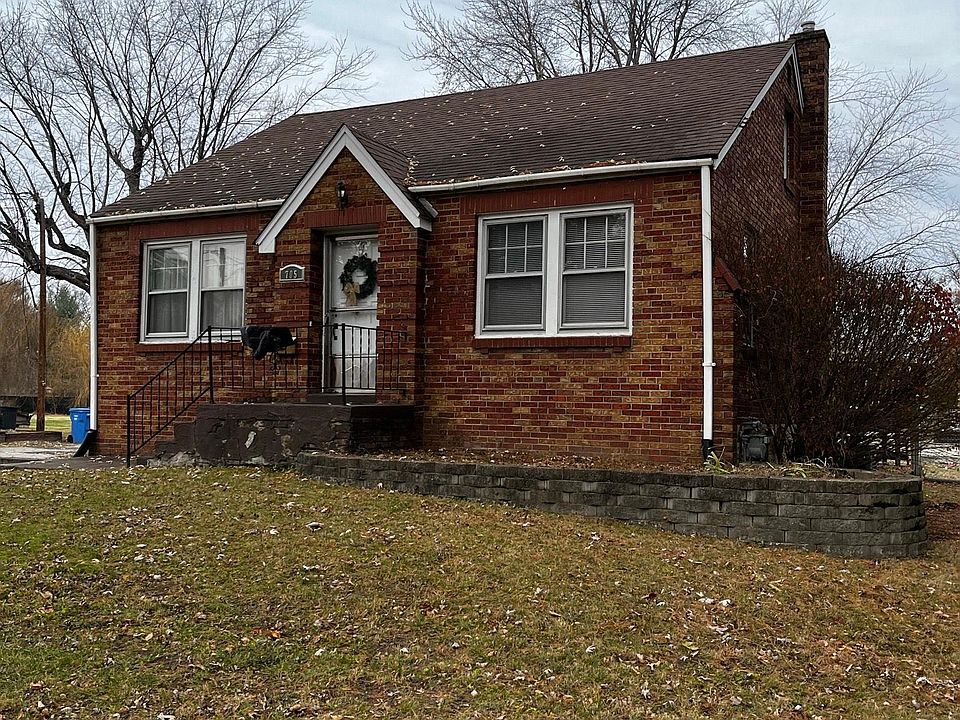 View from front of the house. Large front yard with kept landscaping.