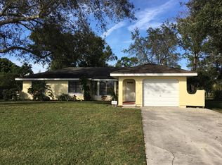 1611 SE Goucho Ave, Port Saint Lucie, FL 34952