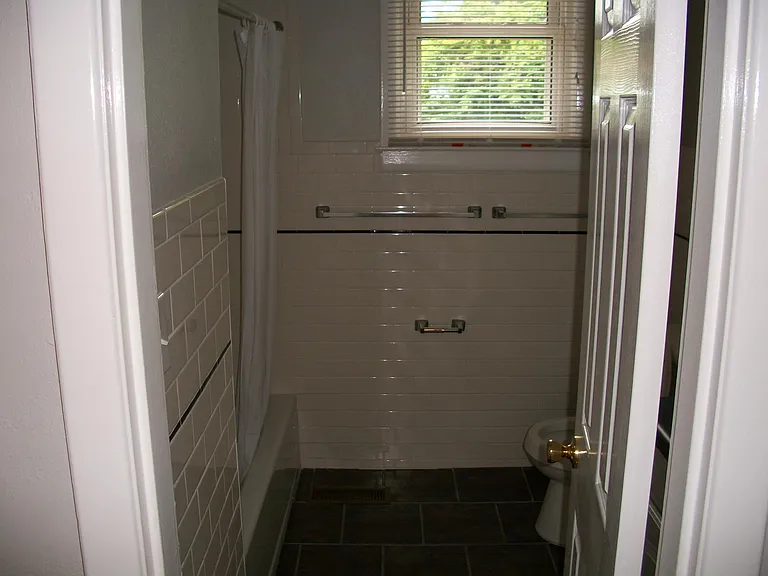 410 Lloyd St — Photo 12