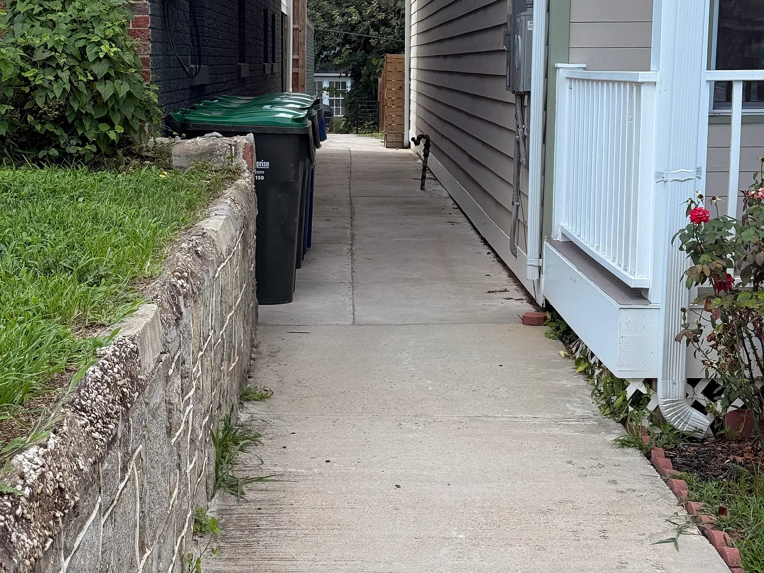 3 bed, 918 sqft, $3,000 — Photo 3