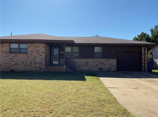 3 Ridgecrest Dr, Chickasha, OK 73018