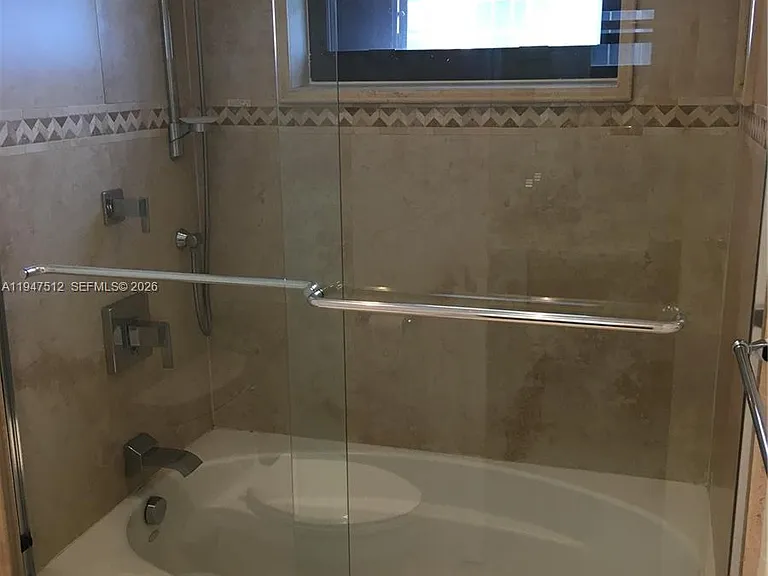 2625 Collins Ave #1407 — Photo 9