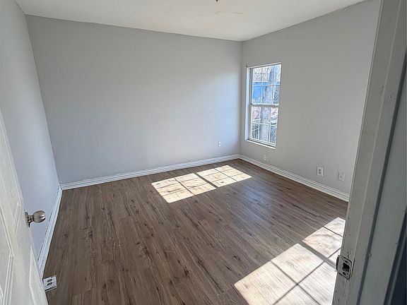 4th image of 2700 Bideker Ave