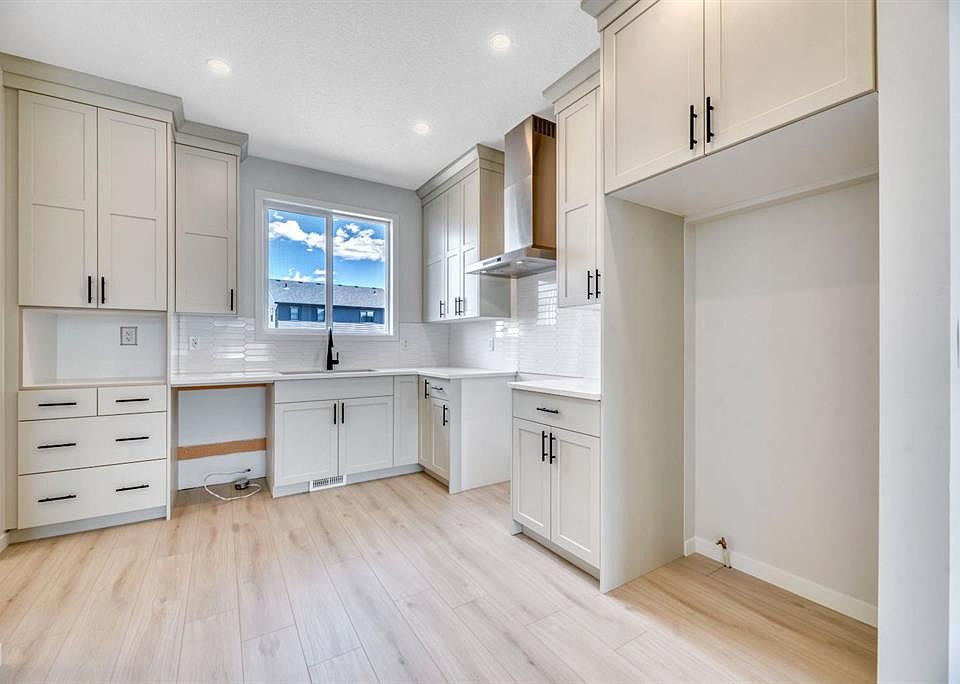1st image of 28 W Mitchell Way NW