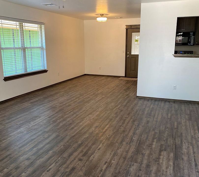 1st image of 107 E Juniper Ln