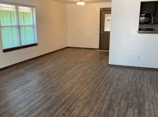 107 E Juniper Ln, Mustang, OK 73064