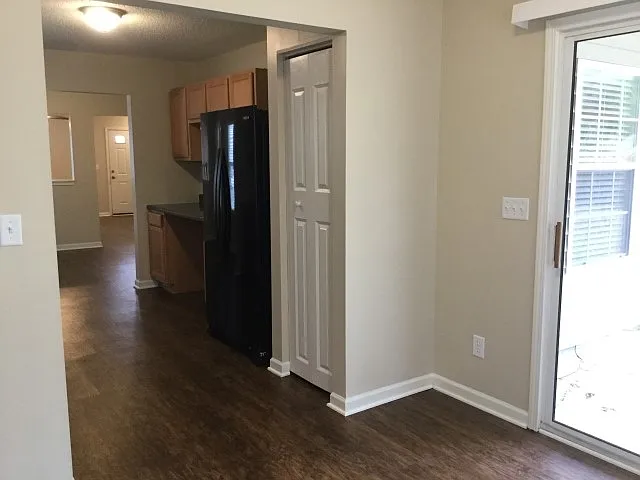 332 Aberdeen Cir — Photo 5