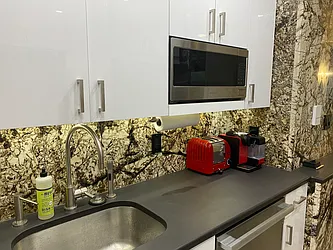 Rented by R New York