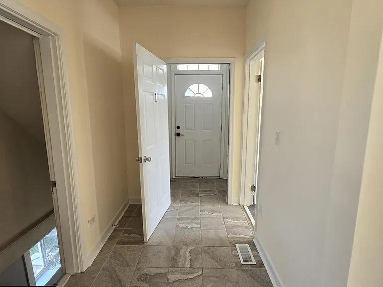 2021 National St #1 — Photo 6