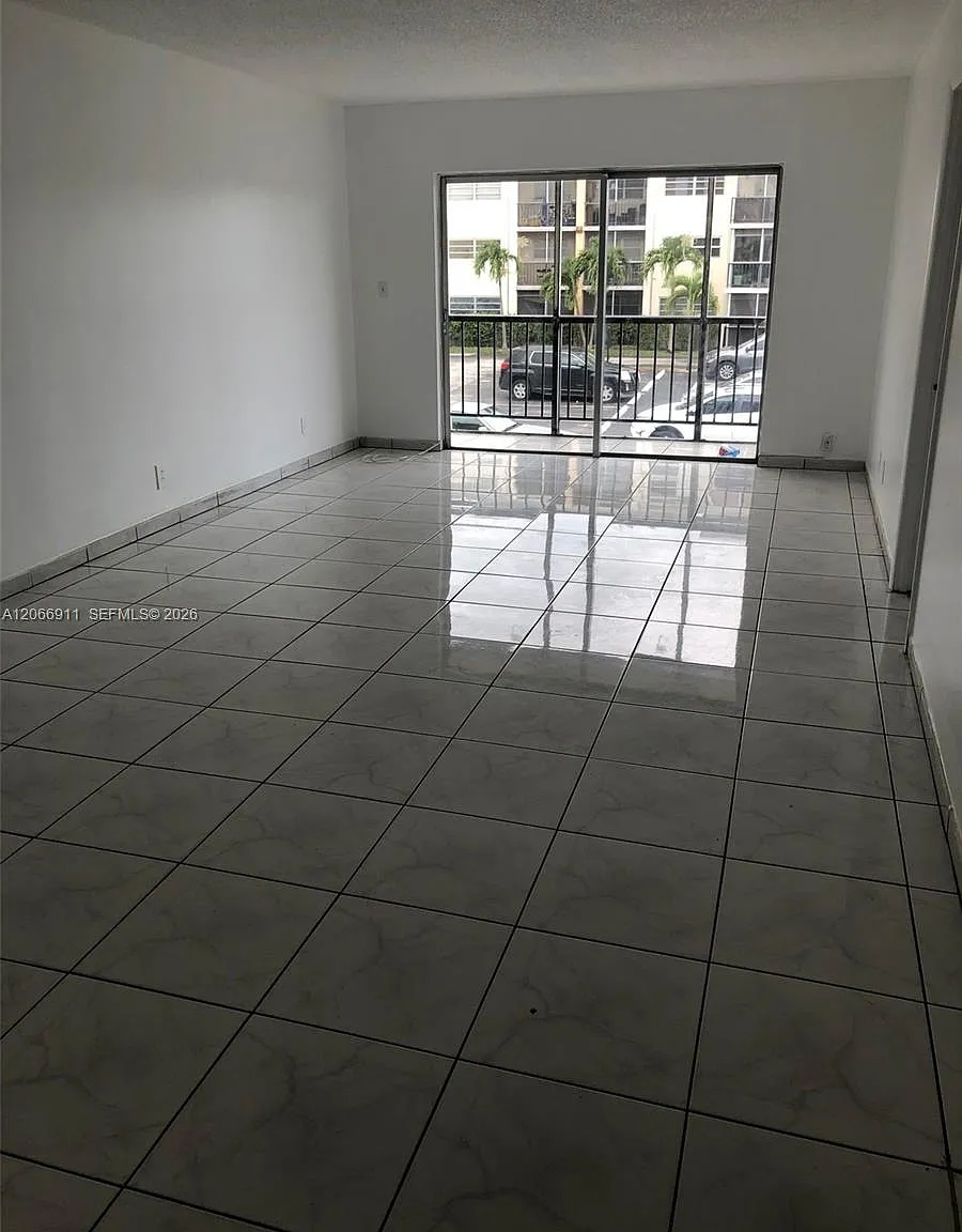 220 SW 9th Ave — Photo 4