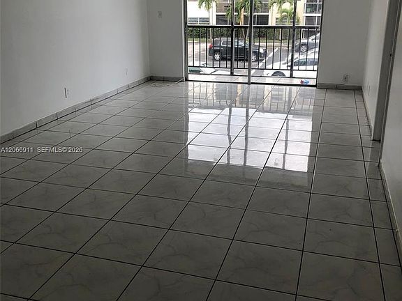 4th image of 220 SW 9th Ave APT 201