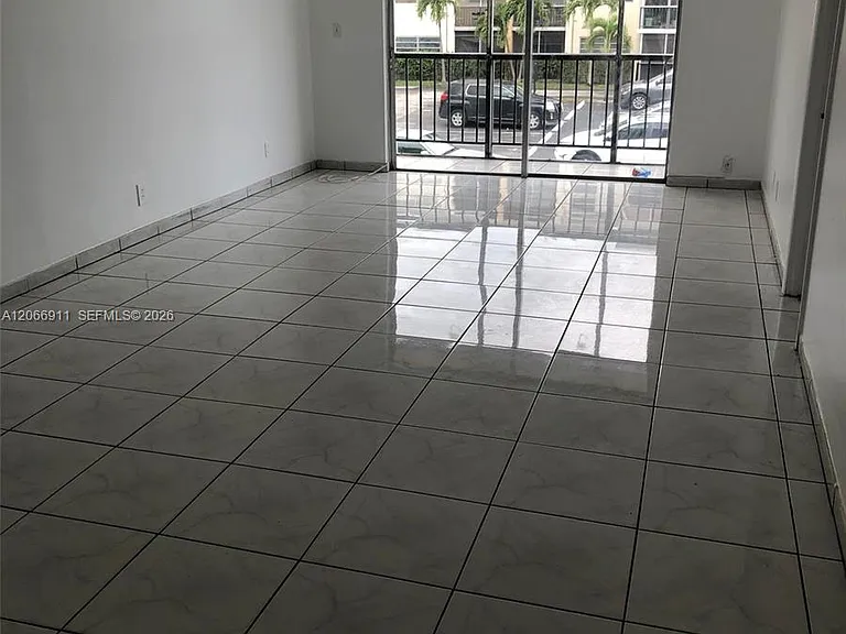 220 SW 9th Ave #201 — Photo 4
