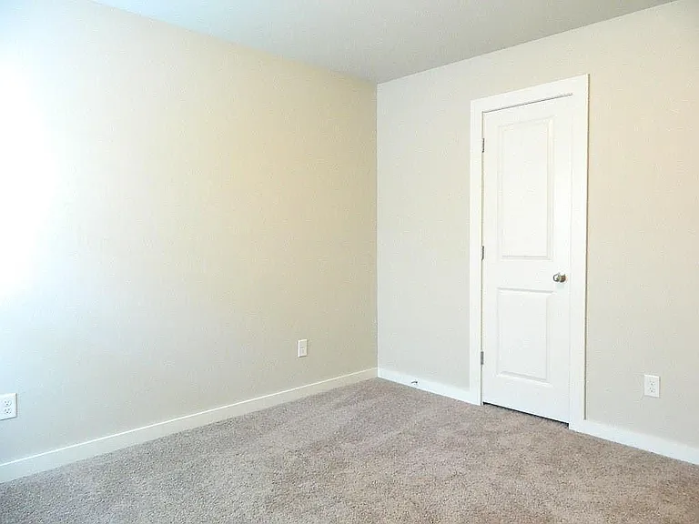 1025 Creekside Dr — Photo 10